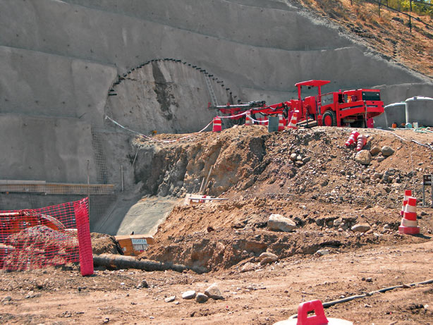 Short Cut with DSI: Construction of the San Cristóbal Tunnel in Santiago de Chile Short Cut with DSI: Construction of the San Cristóbal Tunnel in Santiago de Chile