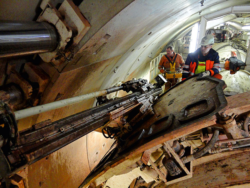 Stabilization using the AT – Pipe Umbrella System: The New Kaiser Wilhelm Tunnel Stabilization using the AT – Pipe Umbrella System: The New Kaiser Wilhelm Tunnel