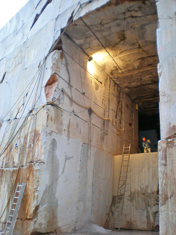 High Quality Marble from Slovenia: Safe Advance in Underground Mining with DSI High Quality Marble from Slovenia: Safe Advance in Underground Mining with DSI