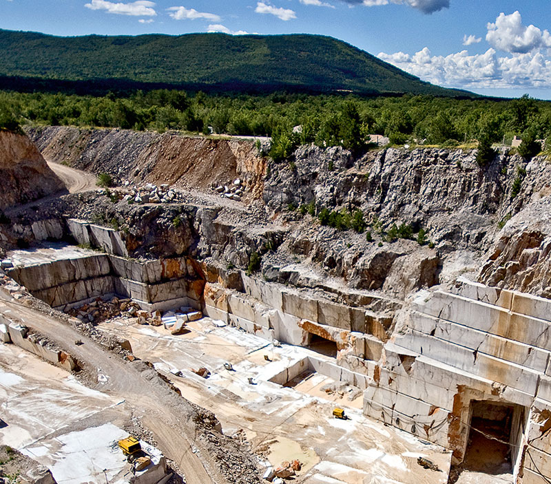 High Quality Marble from Slovenia: Safe Advance in Underground Mining with DSI High Quality Marble from Slovenia: Safe Advance in Underground Mining with DSI