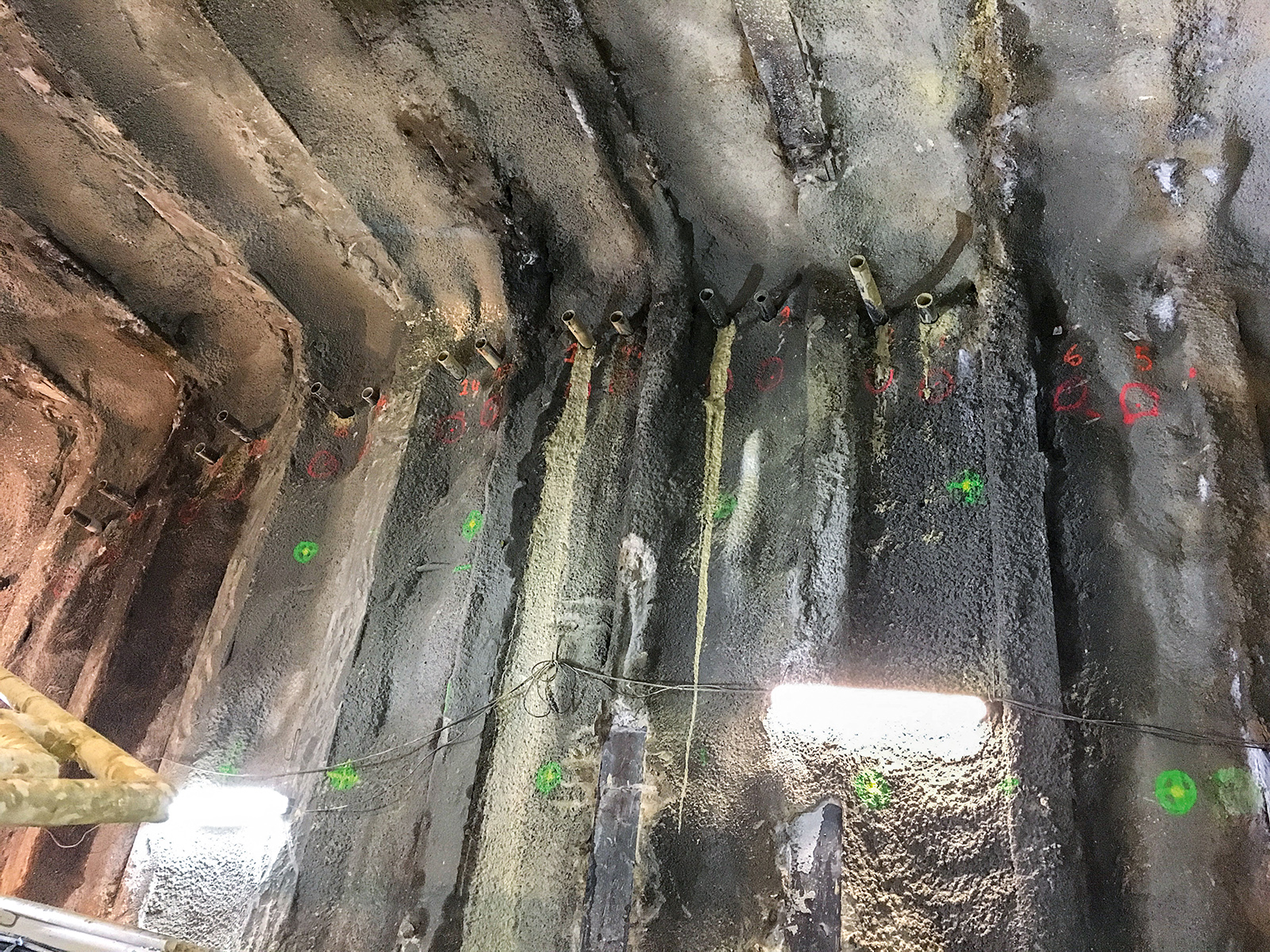 AT – Pipe Umbrella System with innovative Squeezed Connection stabilizesthe Advancement of Metro Line 4 in Paris AT – Pipe Umbrella System with innovative Squeezed Connection stabilizesthe Advancement of Metro Line 4 in Paris