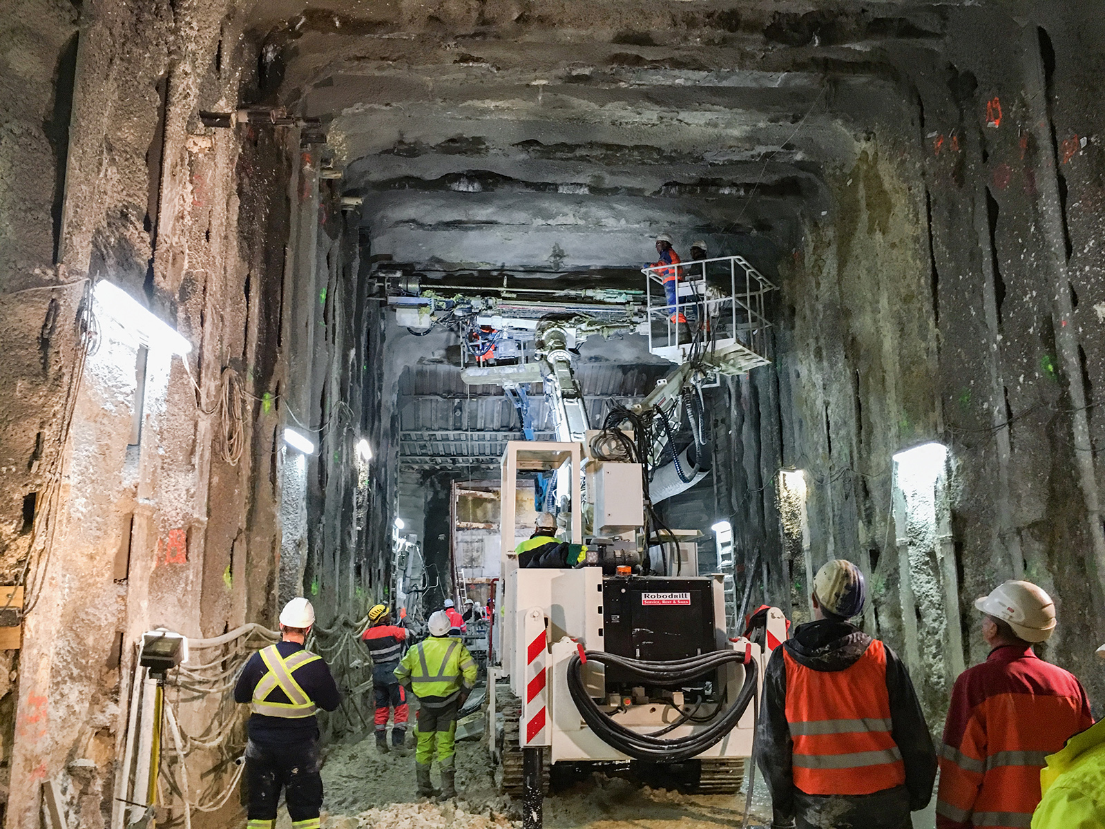 AT – Pipe Umbrella System with innovative Squeezed Connection stabilizesthe Advancement of Metro Line 4 in Paris AT – Pipe Umbrella System with innovative Squeezed Connection stabilizesthe Advancement of Metro Line 4 in Paris