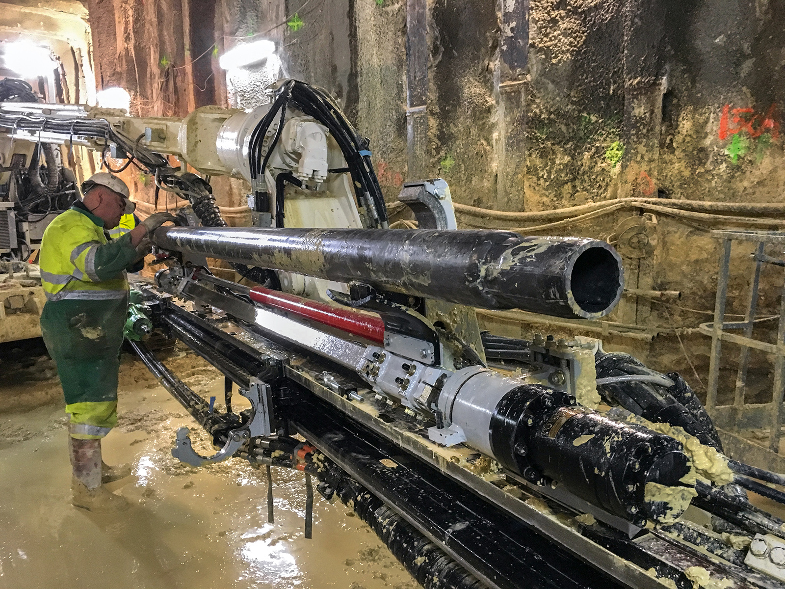 AT – Pipe Umbrella System with innovative Squeezed Connection stabilizesthe Advancement of Metro Line 4 in Paris AT – Pipe Umbrella System with innovative Squeezed Connection stabilizesthe Advancement of Metro Line 4 in Paris